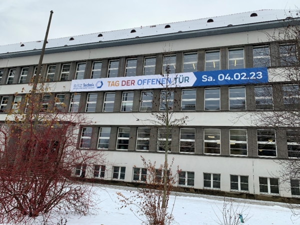 Schulgebäude_Banner