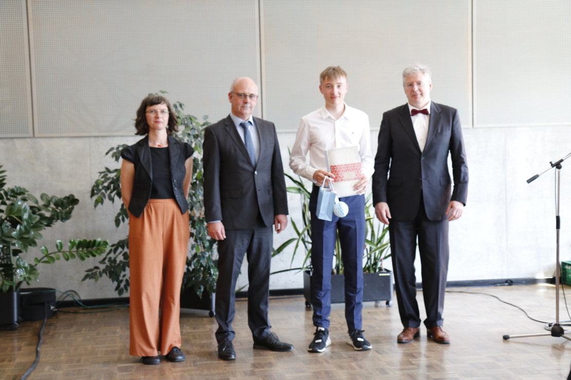 Zeugnisübergabe_FOS_2024_04